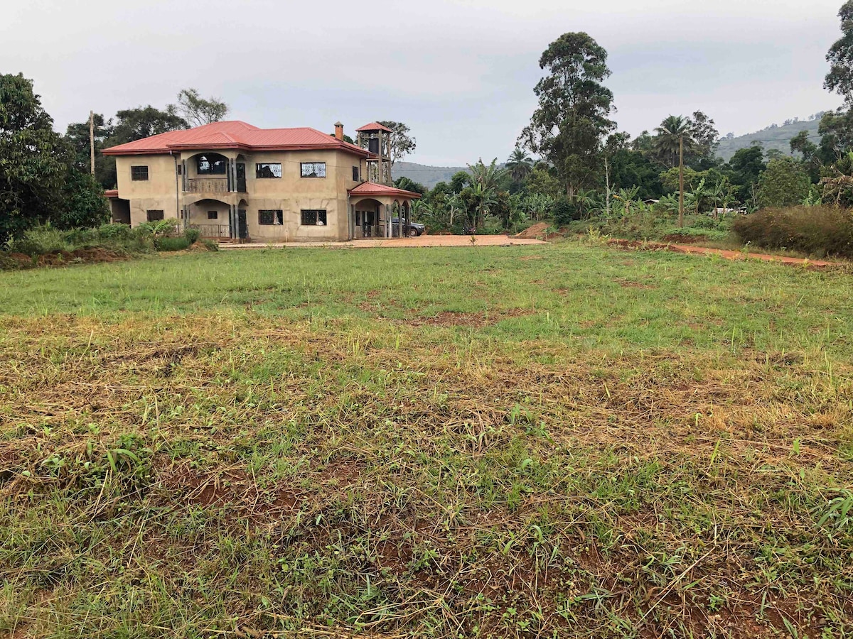 Maison chaleureuse avec cheminée bâtie sur 400m2