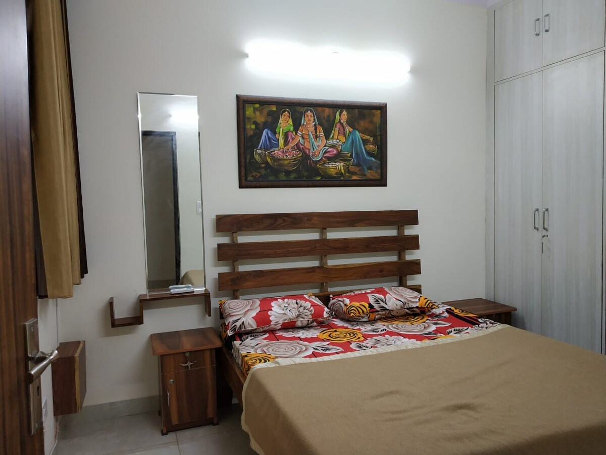 2BHK Furnished Apt w/ Kitchen Utensil AC TV Fridge