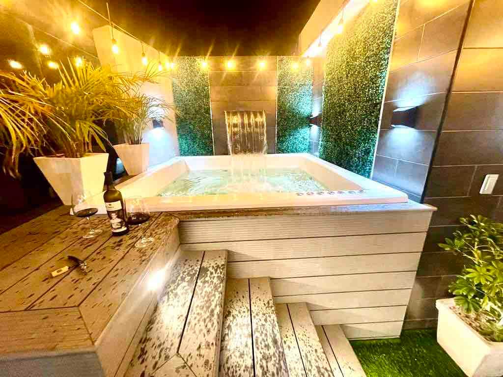 Apartment with jacuzzi and private terrace