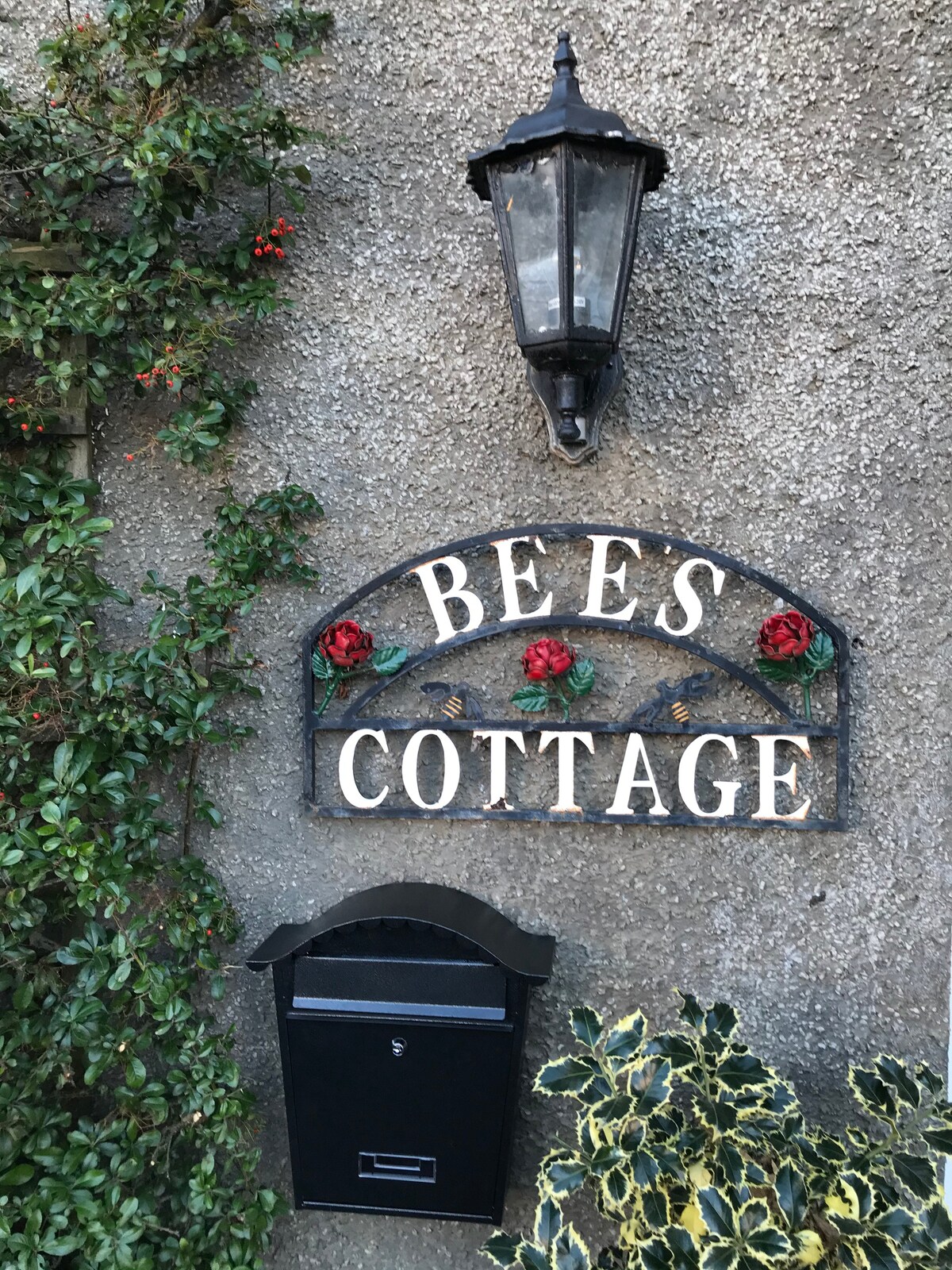 Bees Cottage, superbly located rural retreat
