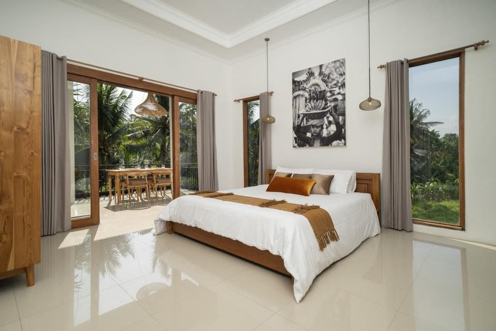 Serene super king bed jungle suite rice paddy view