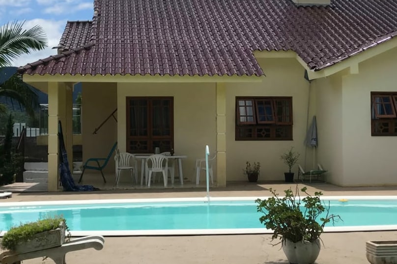 位于Campo Bom的漂亮房子，带游泳池
