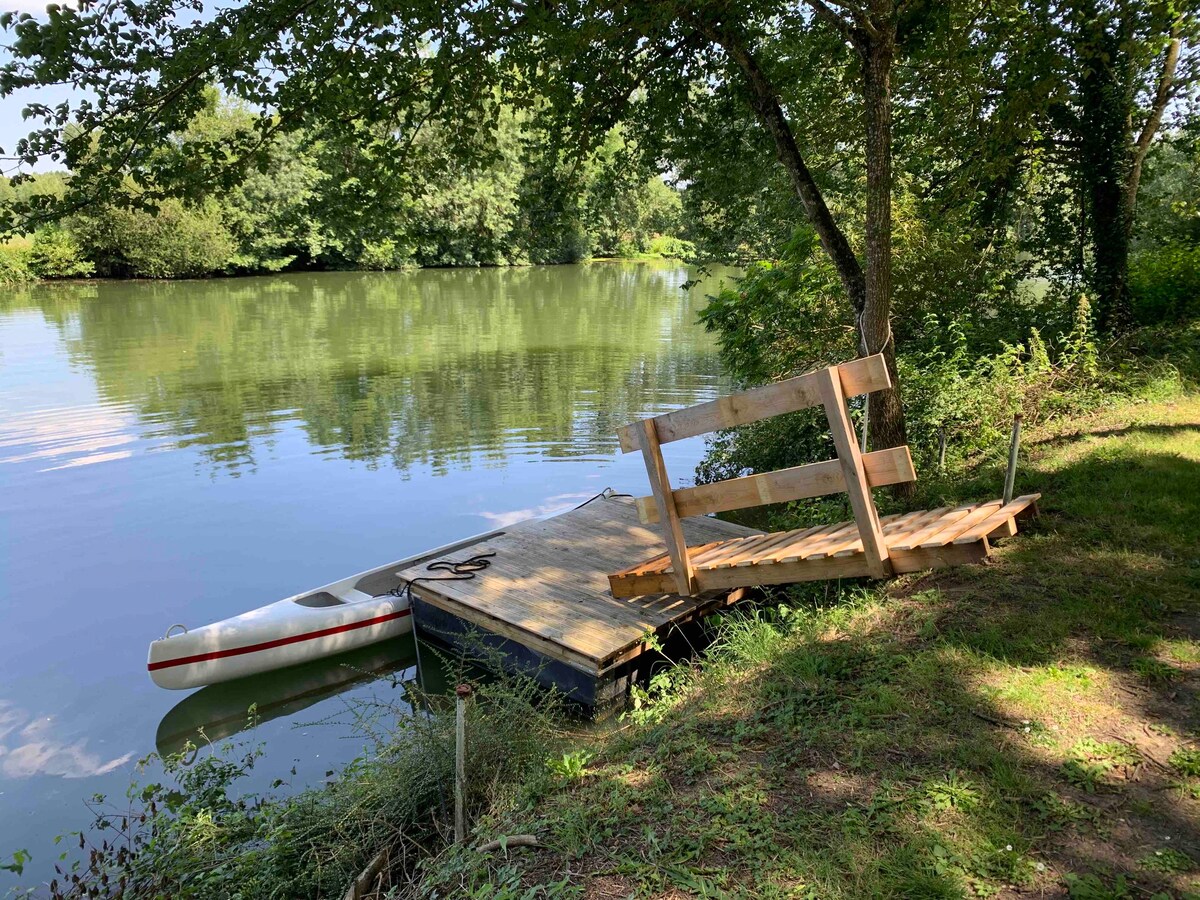 Le Chalet au bord du Loir ，带私人码头