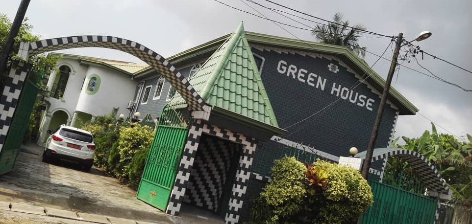 绿色房屋， Charmant Duplex
