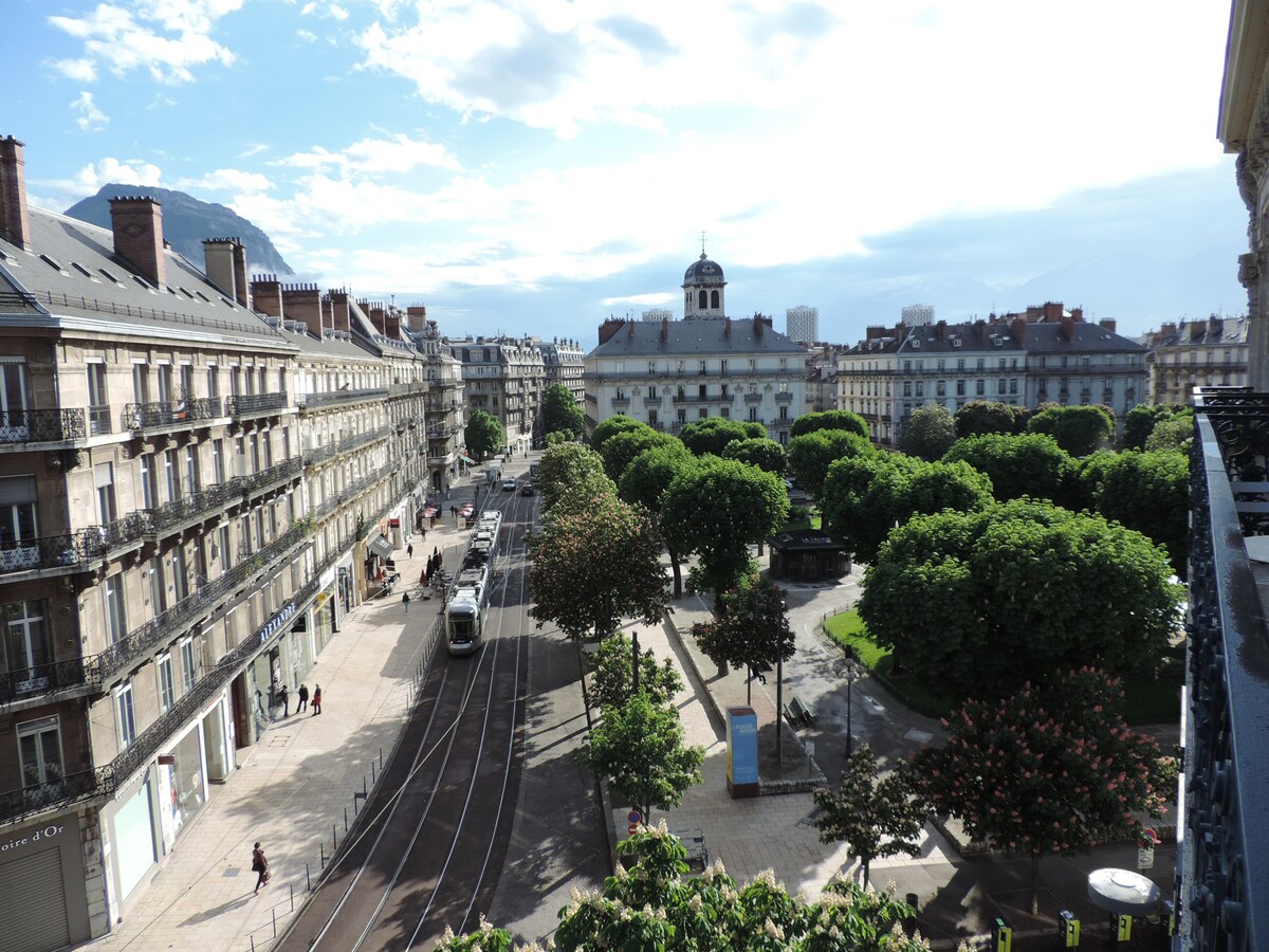 历史悠久的格勒诺布尔（ Grenoble ）