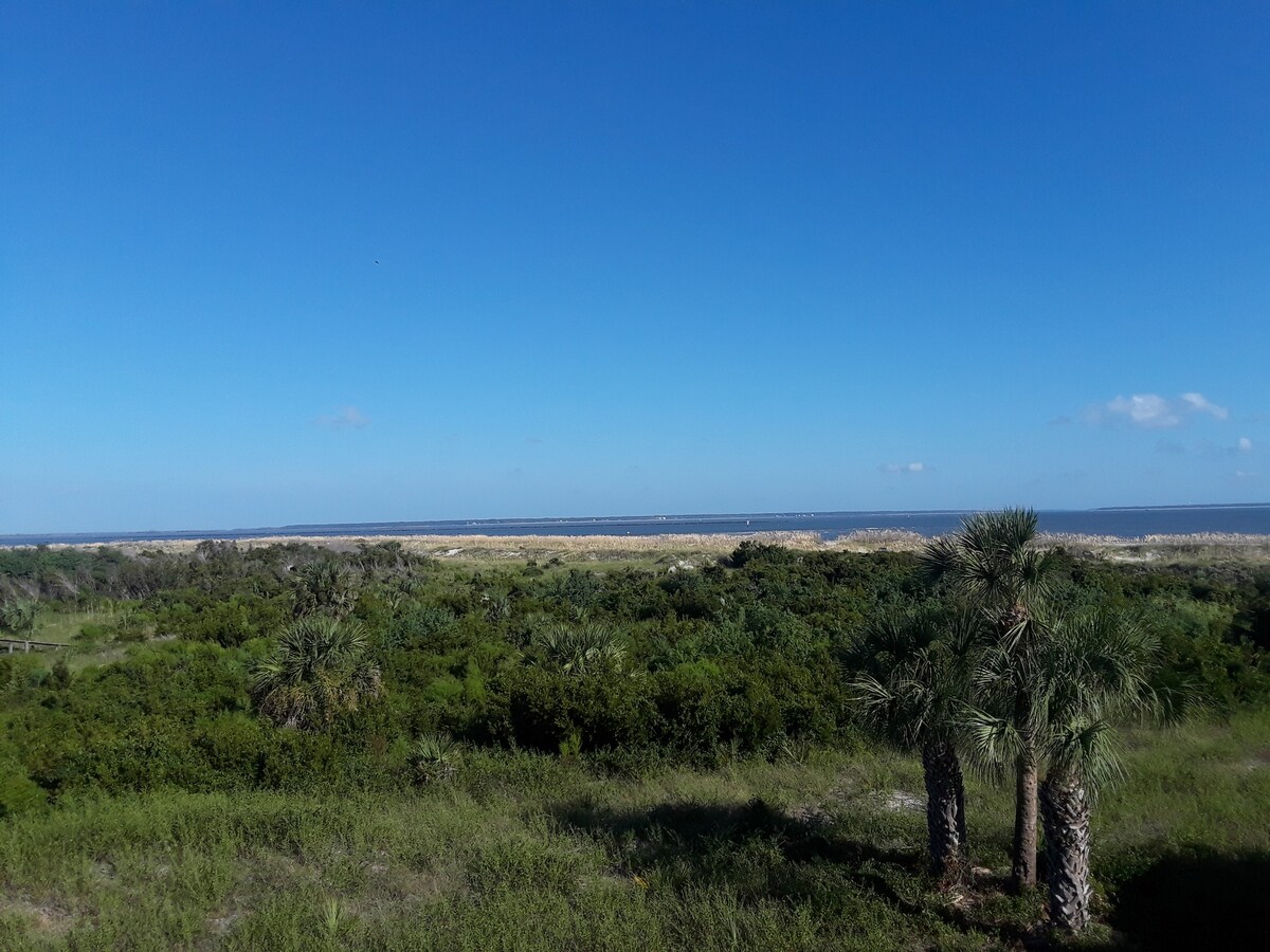 灯塔海滨度假屋（ Lighthouse Point Oceanfront Retreat