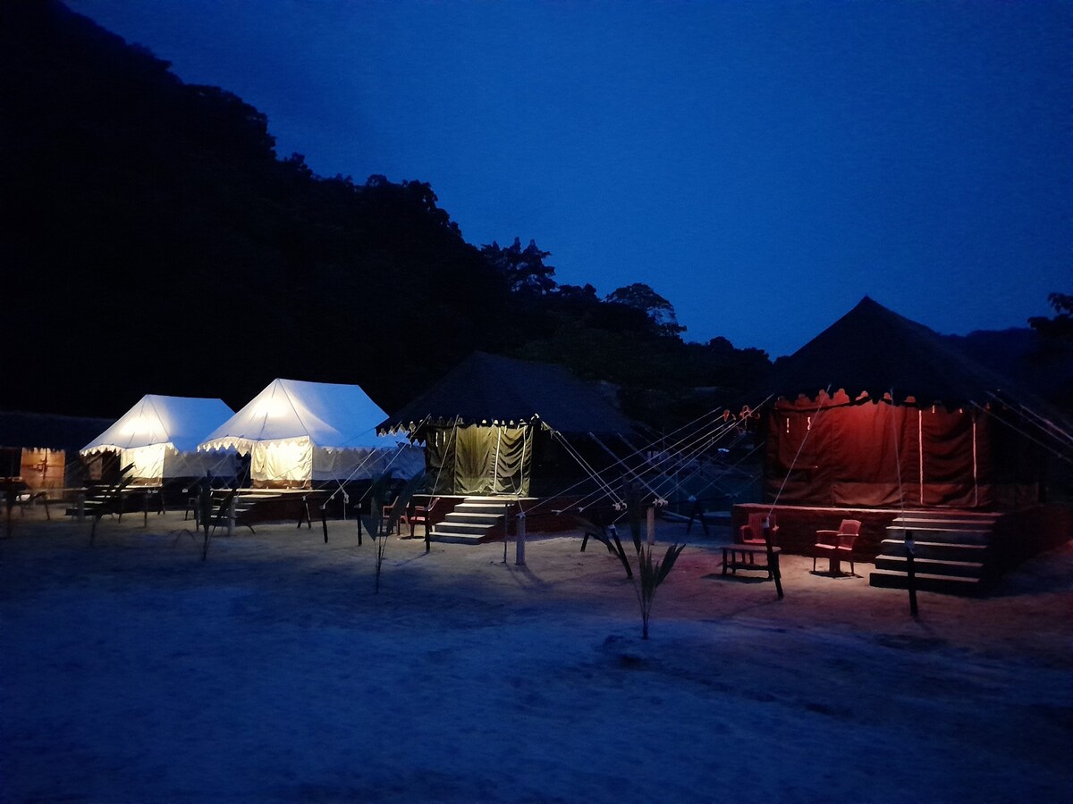 4 Swiss Tents Chanaka ECO Camp, Pobitora。