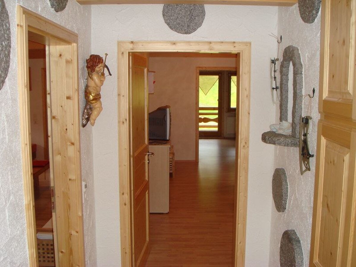 Ferienwohnungen Holzbildhauer Kammerer, (Triberg-Nussbach), Ferienwohnung 1, 60qm, 1 Schlafraum, 1 Wohn-/Schlafraum, max. 4 Personen