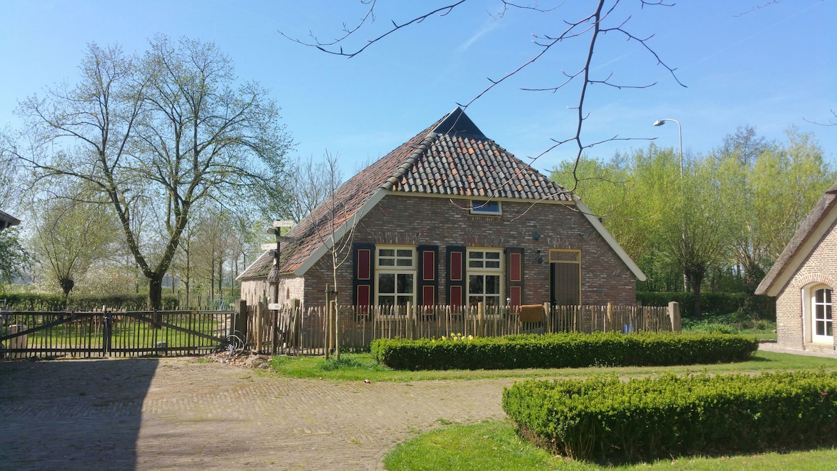 Groot Boerle estate 
 "Boerderijtje"