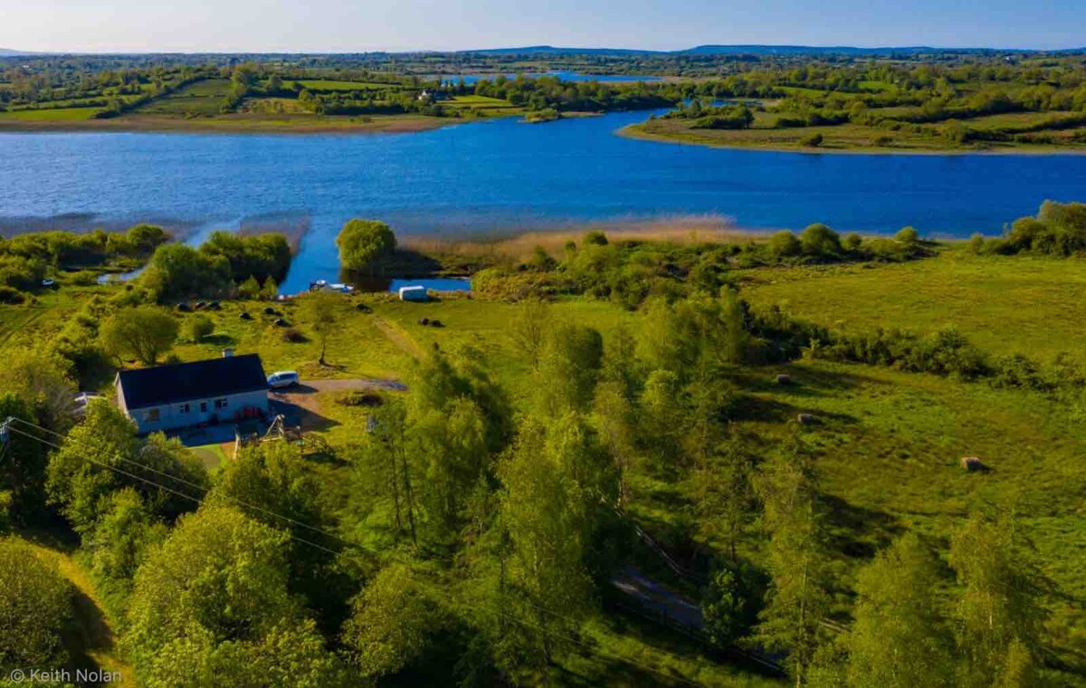 湖畔度假屋（ Lakeside Retreat