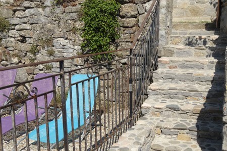 Ardèche av piscine chauffée idéal pour randonner.