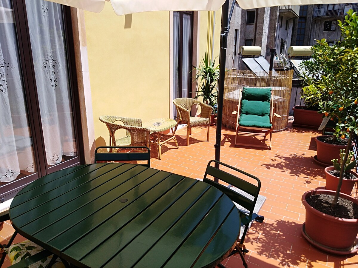 索非亚旅游公寓Etnea Borgo的绿洲