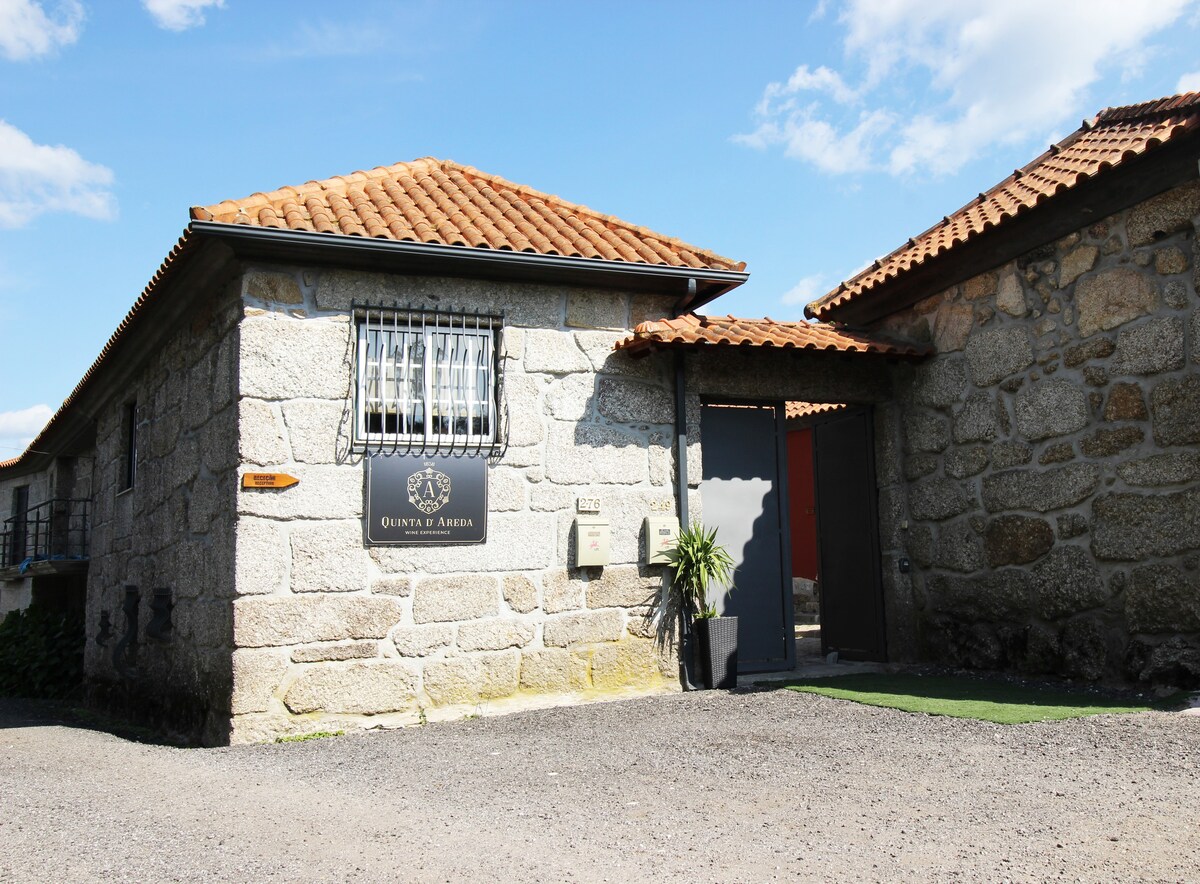 Palheiro Quinta d 'AredaWine和泳池体验室。