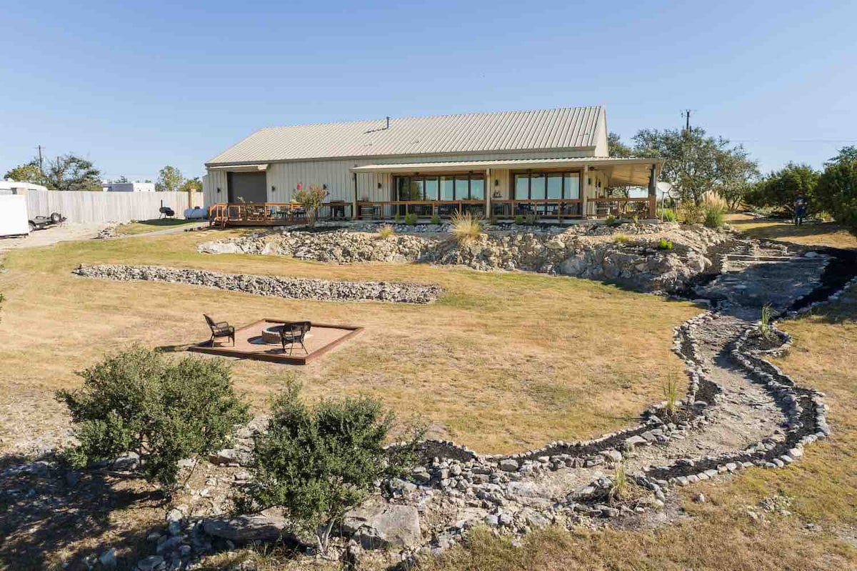 Your private hill country ranch w/ views!