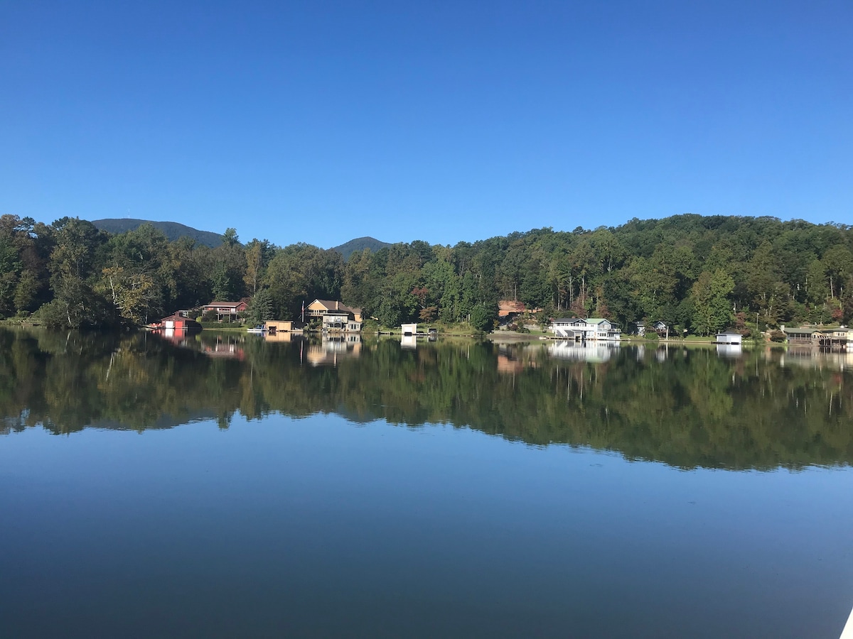 拉尼尔湖（ Lake Lanier ）宽敞度假胜地距离TIEC 25分钟路程