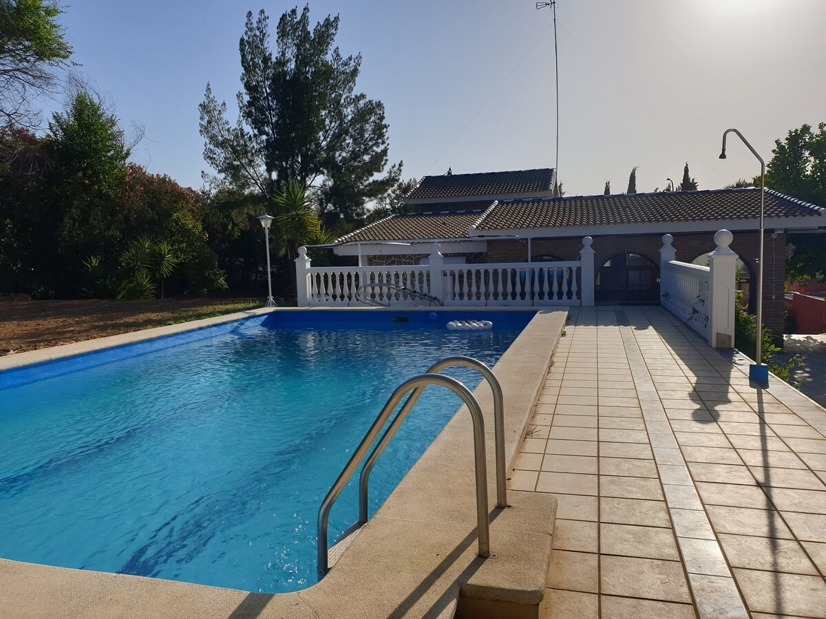 Bonita Villa con piscina privada cerca de Sevilla