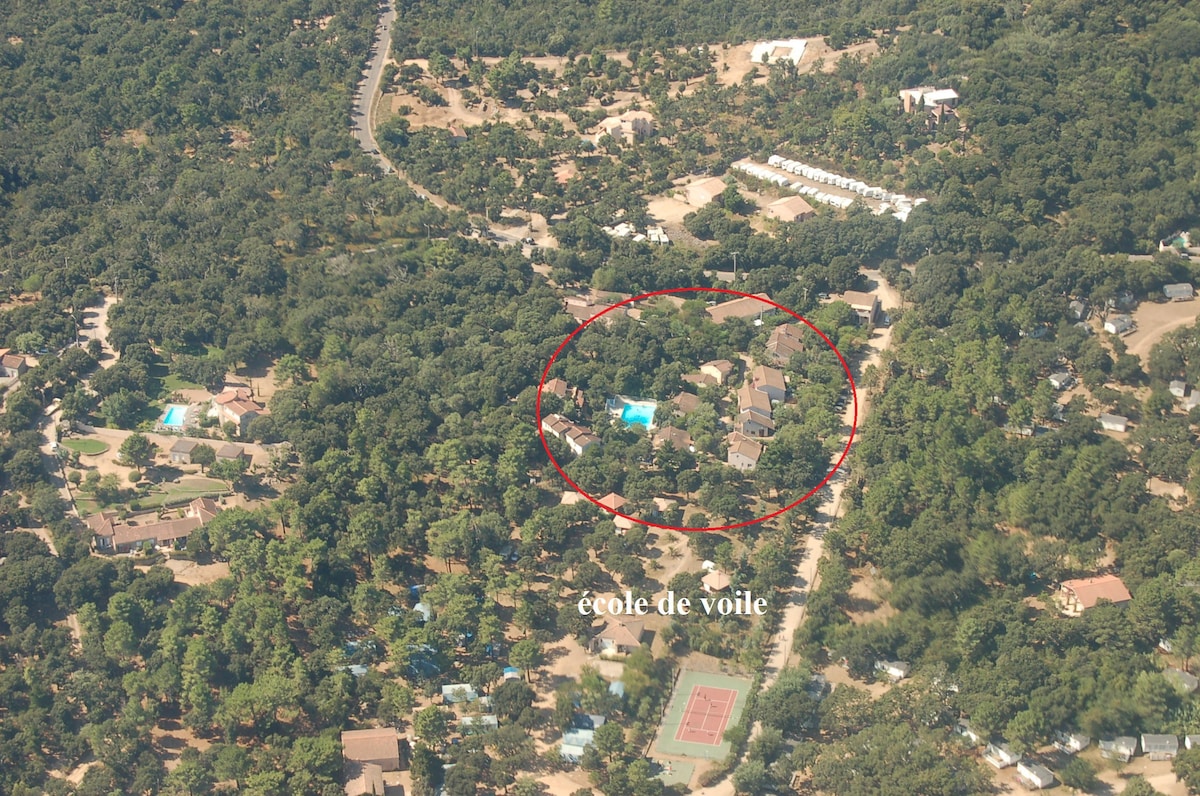 mini villa 2 pers dans résidence avec piscine