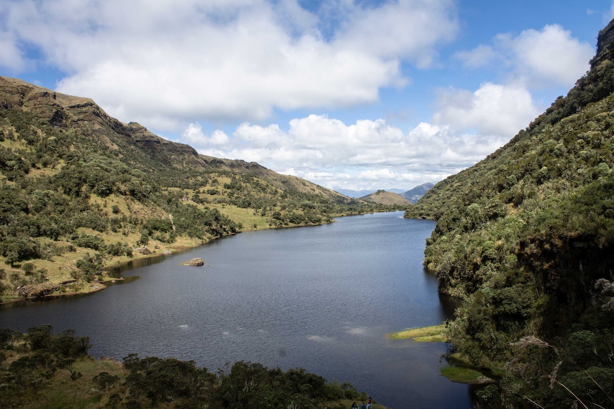 拉古纳内格拉奥塞塔（ Laguna Negra Ocetá ）鹰巢避难所