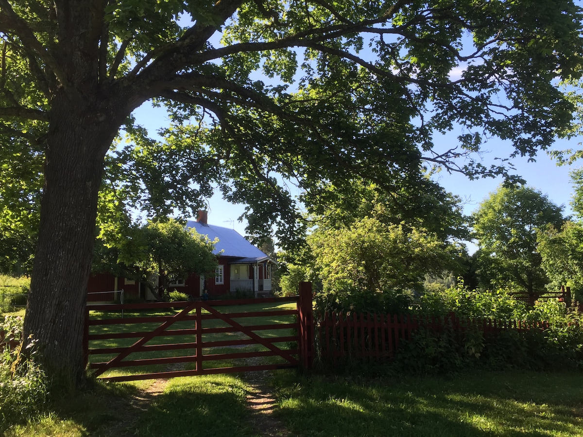 位于真实斯莫兰（ Småland ）环境中的漂亮而无打扰的住宿