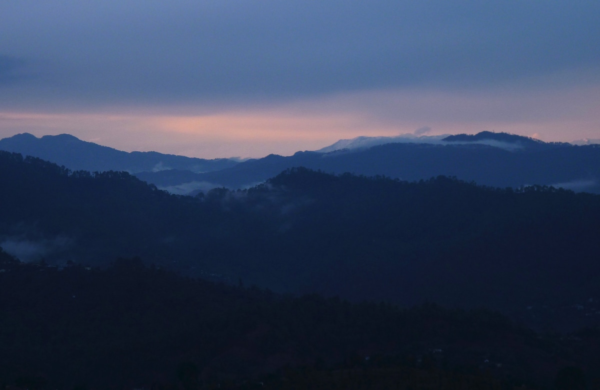 Vidyuns Hide Out - The Up - Ranikhet Almora山峰