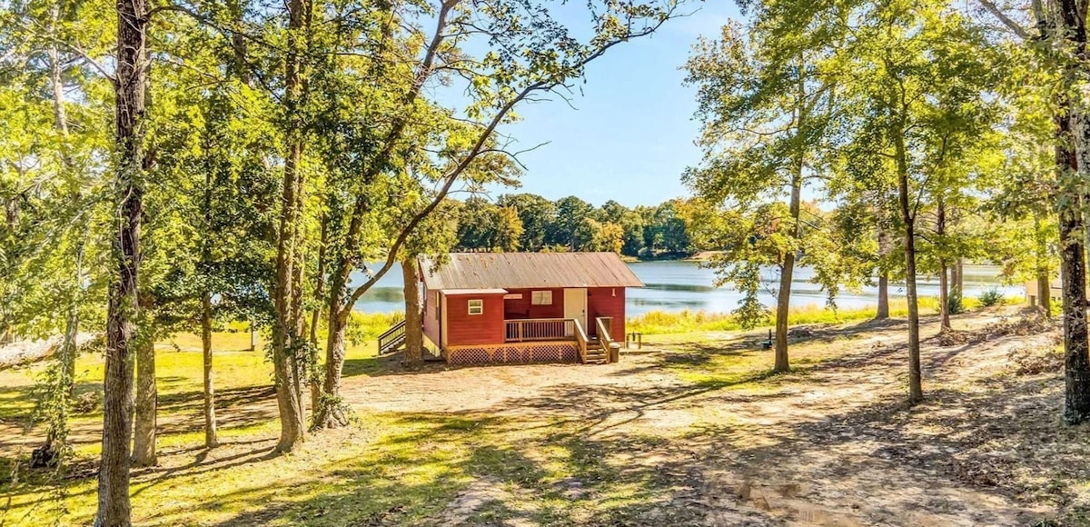 Waterfront Cabin in Golf Resort 
(entire cabin)