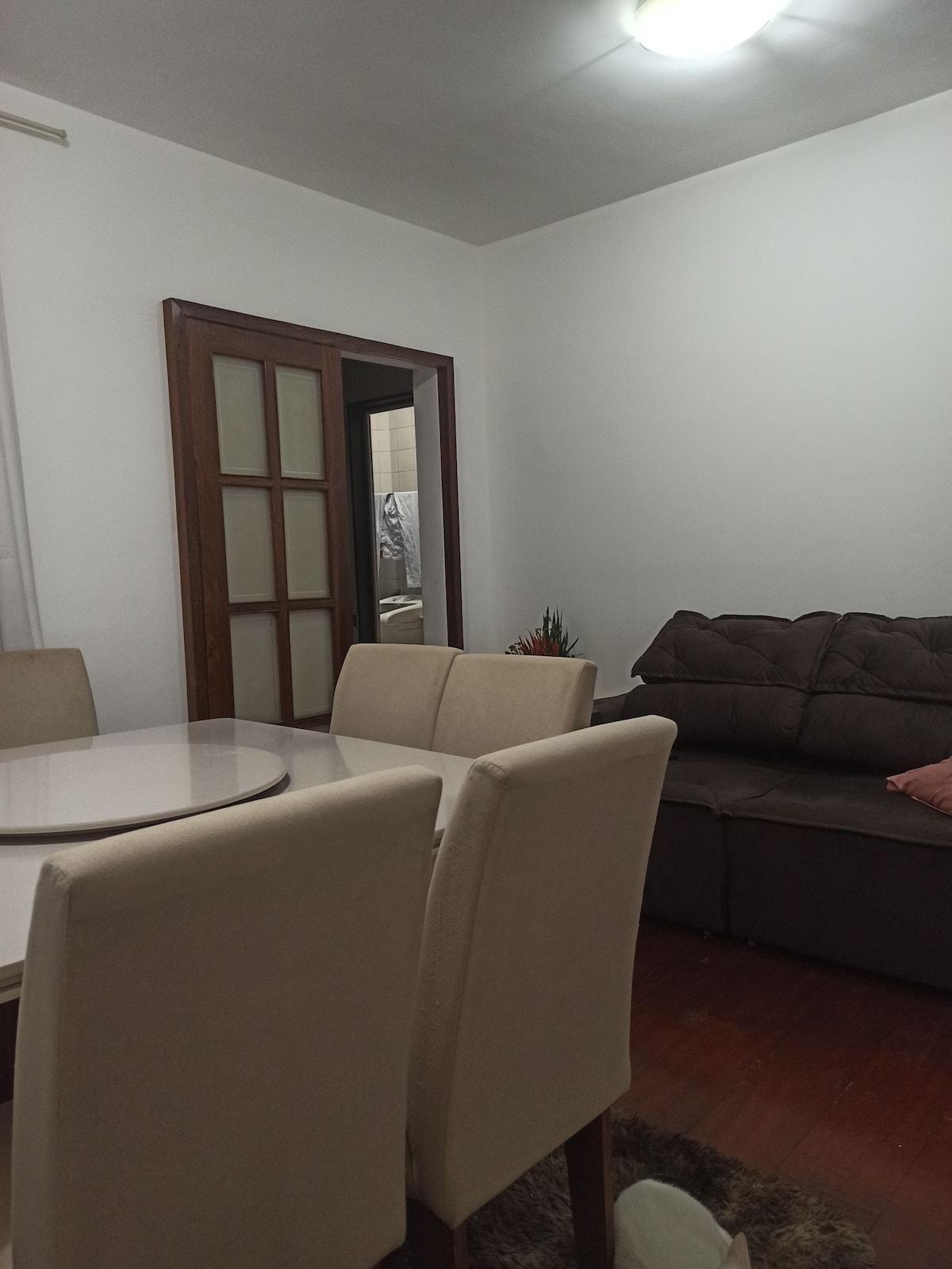 Quarto em apartamento no Alto Caiçaras