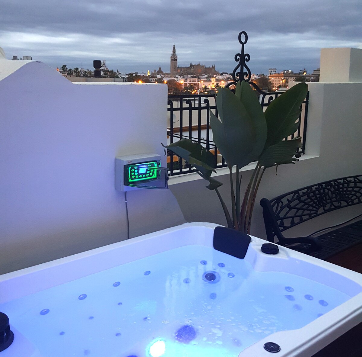 AMAZING PENTHOUSE/VIEW IN TRIANA, JACUZZI, CENTRO