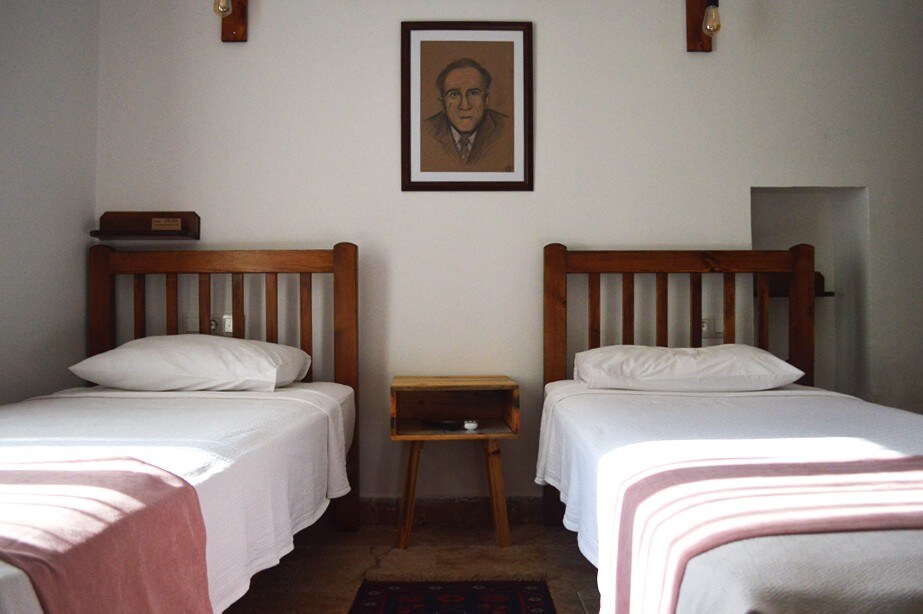 位于昆达岛中心的两张单人床