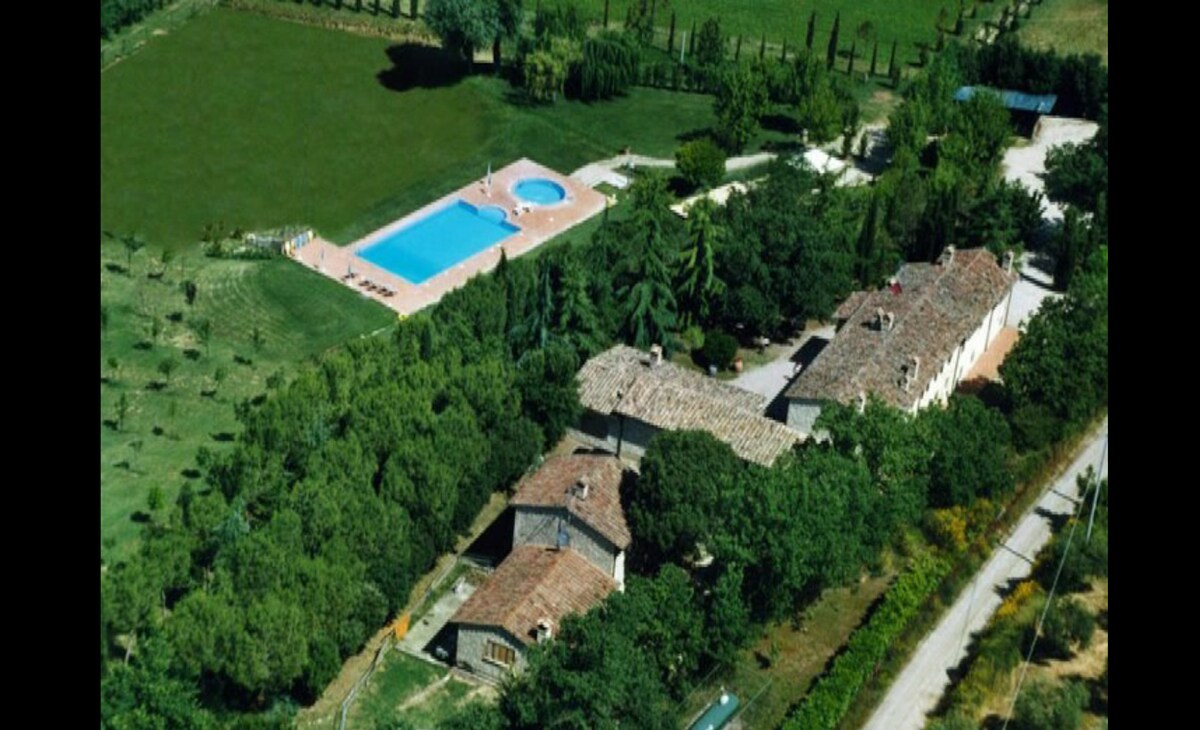 位于翁布里亚山（ Umbrian Hills ）的Lecchio House ，距离佩鲁贾（ Perugia ） 5公里
