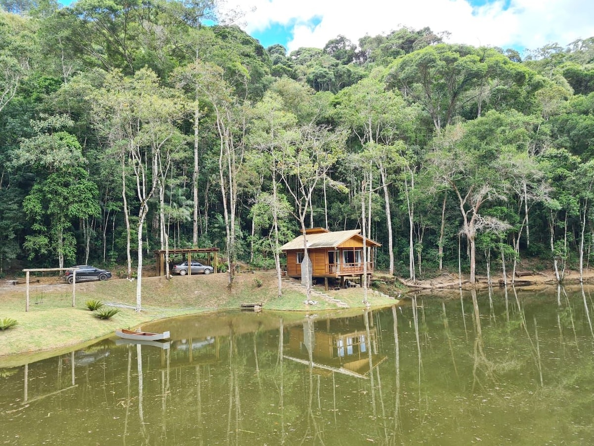 Chalé c/ lareira mata e lago região de Pedra Azul