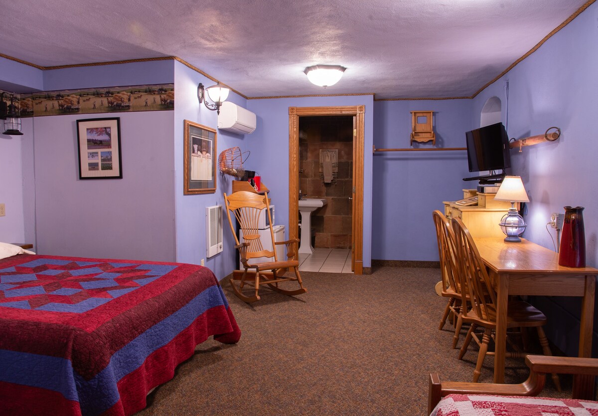 Stone Mill Hotel and Suites - Amish Room