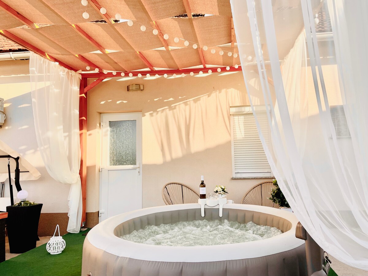 豪华公寓Mimoza按摩浴缸na terasi