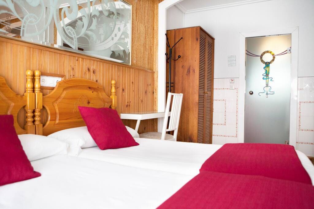 大都酒店（ Hotel Dato ） -位于维多利亚（ Vitoria ）中心的双床房