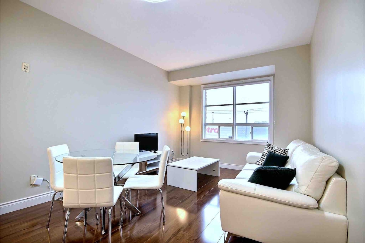 2 BR Condo by TTC | Mins to DT | Free Parking