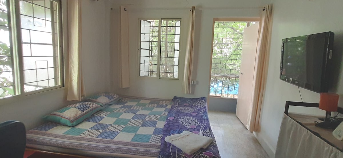 Cozy Private Room in KP near Osho ashram