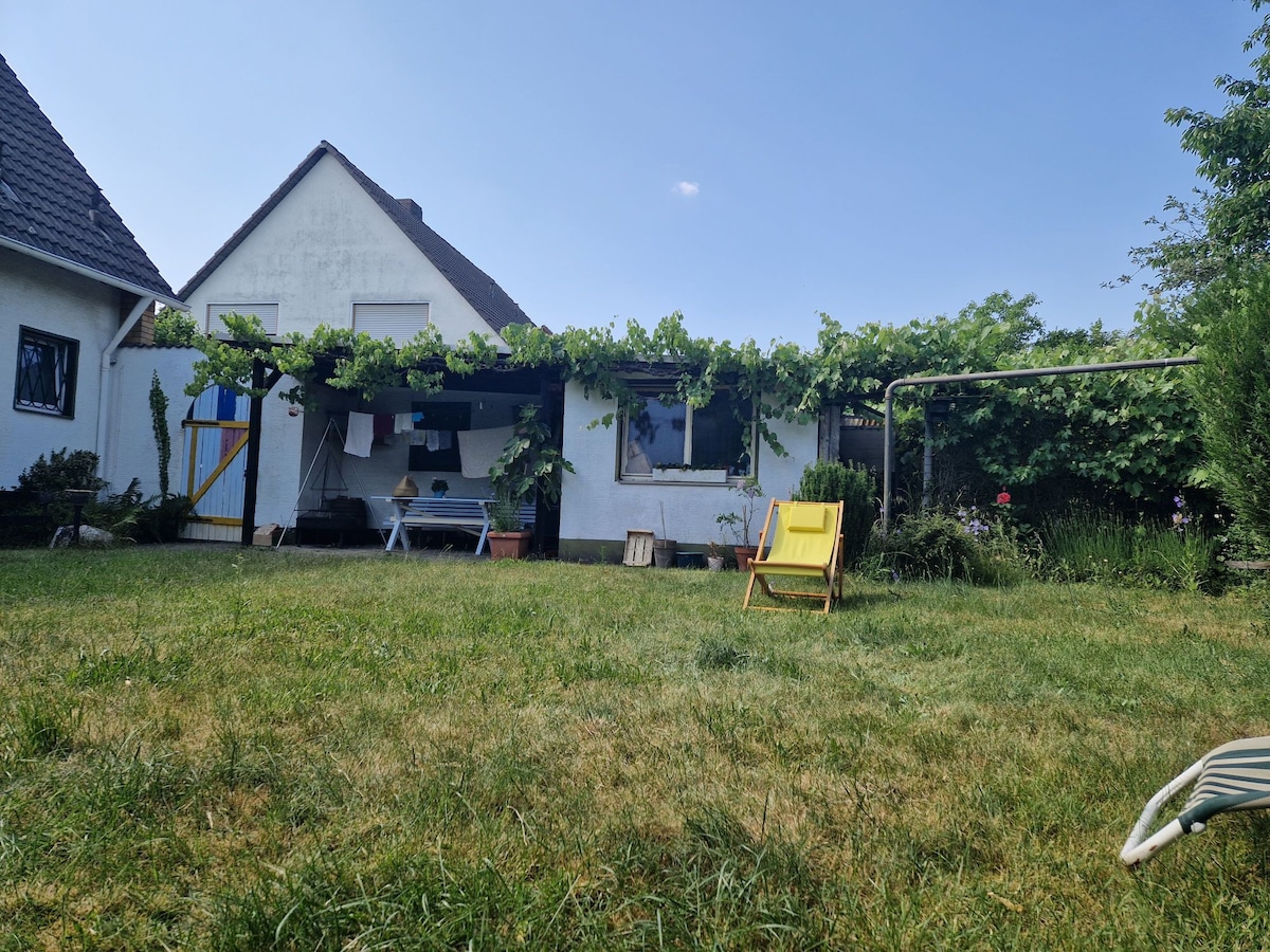 Gemütliches Zimmer mit Garten