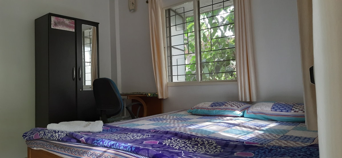 Cozy Private Room in KP near Osho ashram