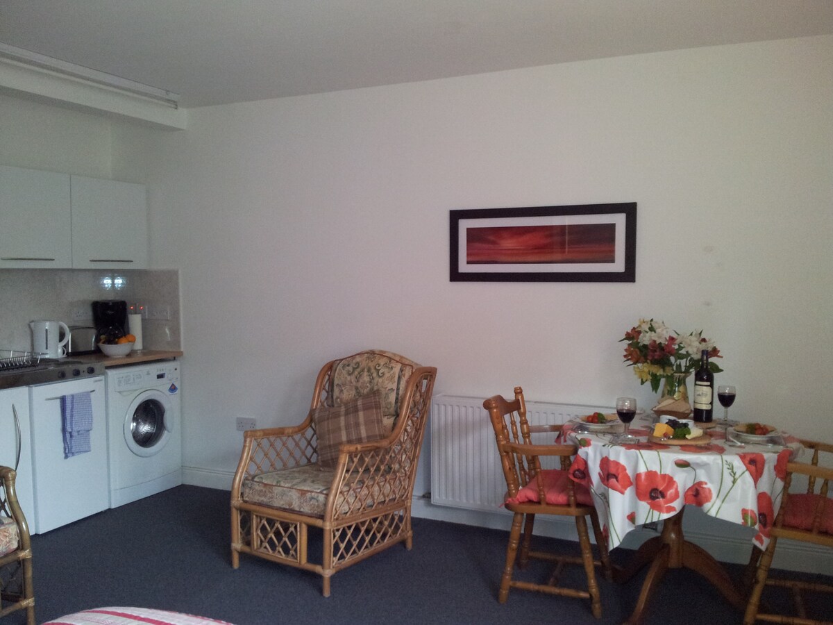 KILMICHAEL STUDIO SELF CATERING/PEACEFUL LOCATION