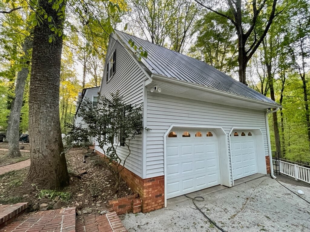 Forested Retreat-Scenic Above Garage Suite