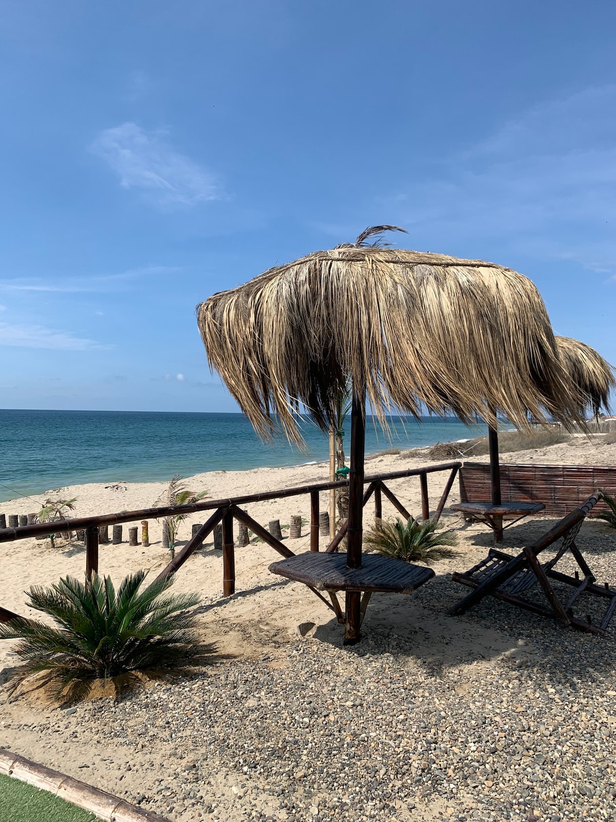 位于蓬塔萨尔省卡诺阿斯（ Canoas de Punta Sal ）的设备齐全的海滨别墅