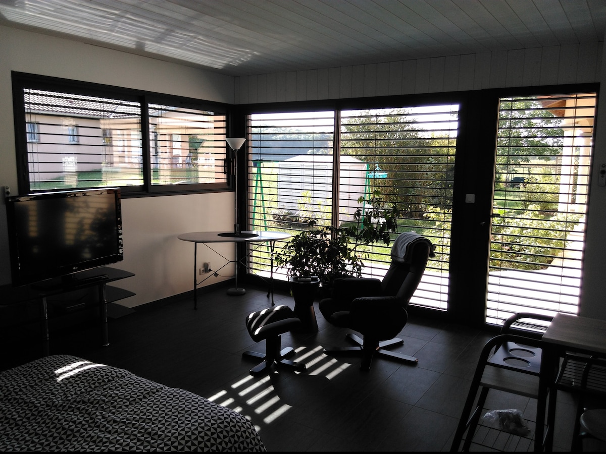 装潢舒适的单间公寓， 35平方米理想的CNPE和UFPI