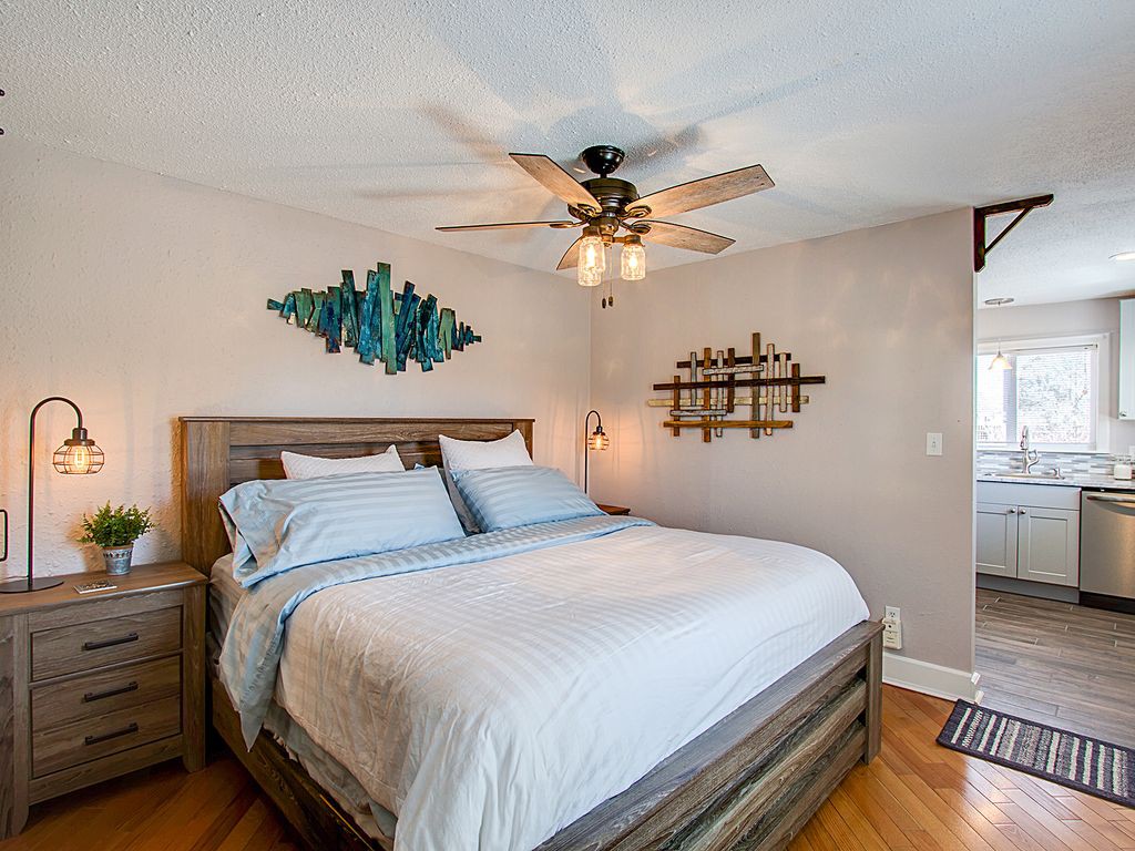 ✵ Downtown Couples Retreat in the hip North End ✵