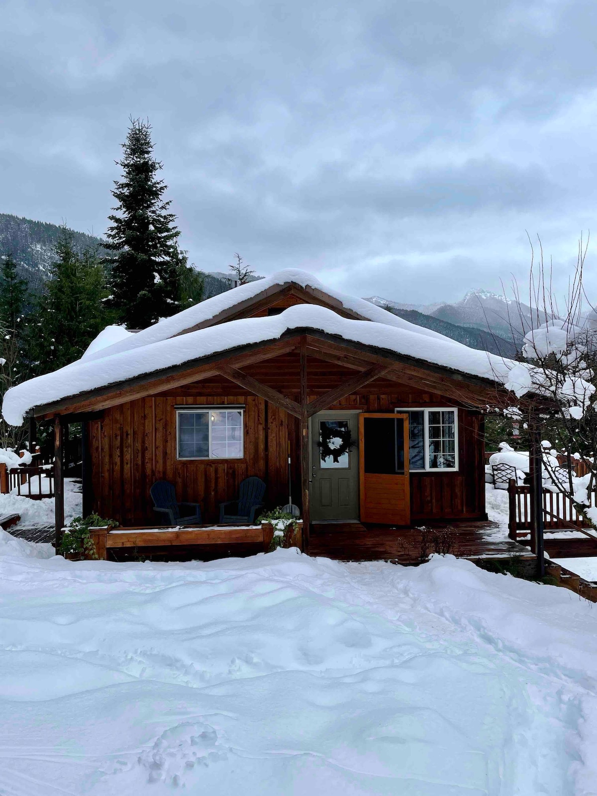 Timber River Cabin |热水浴池+通往河畔的步道