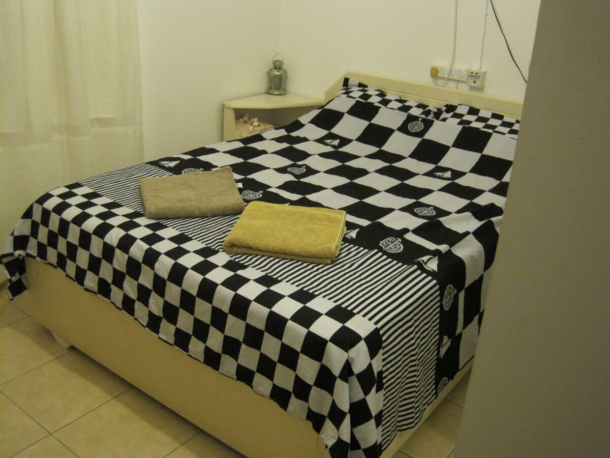 Room 10 min from airport (can collect&tack you)
