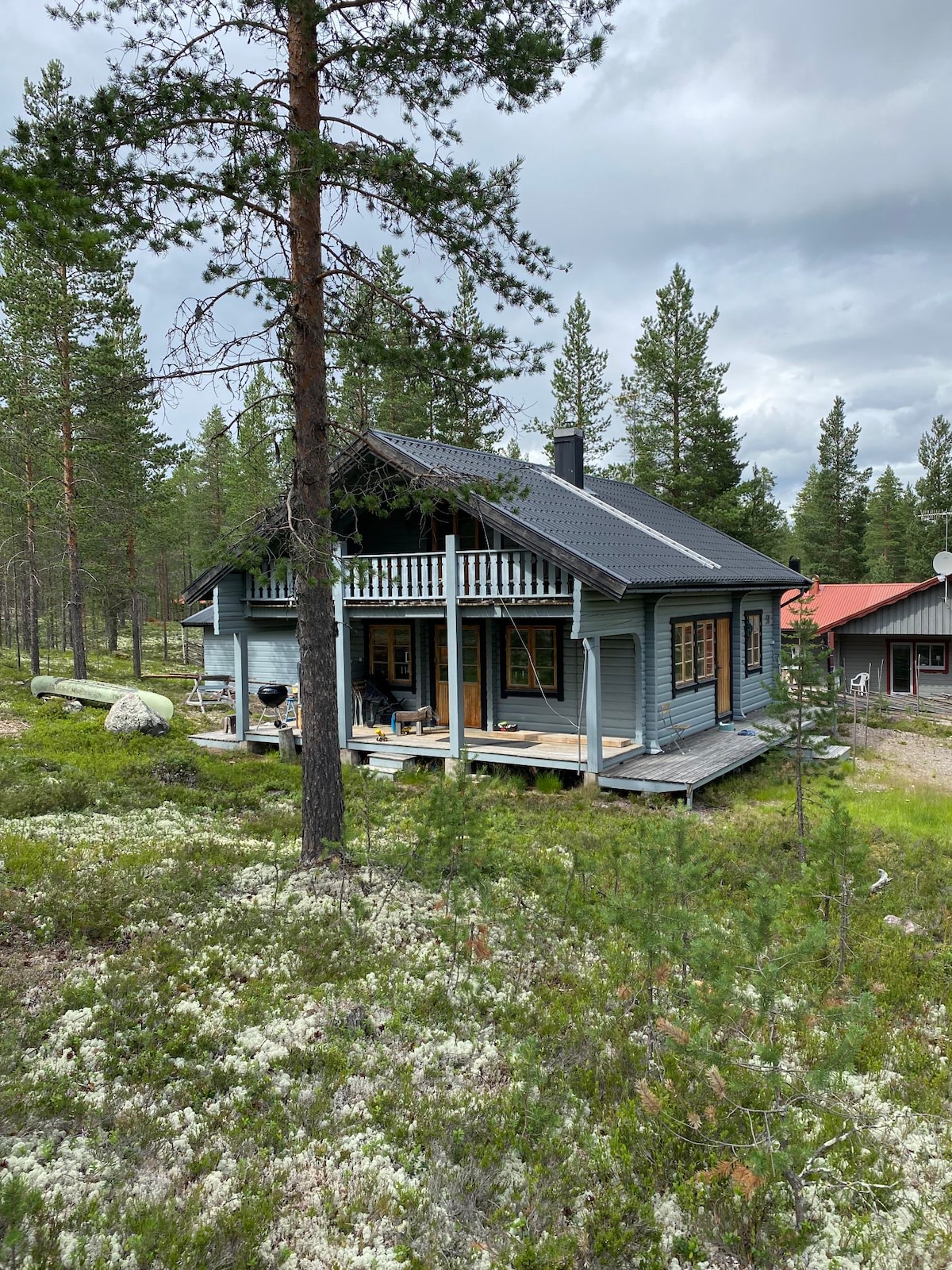 Private cabin next to wilderness