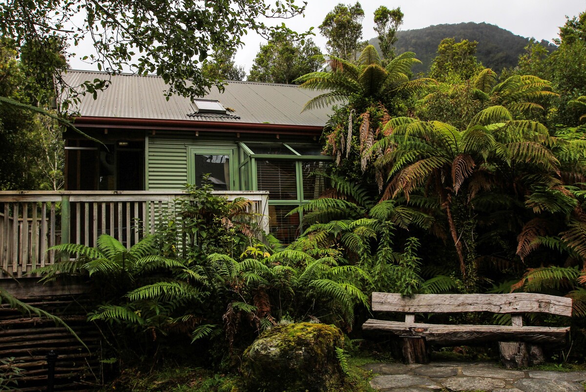 带私人露台的树木小屋