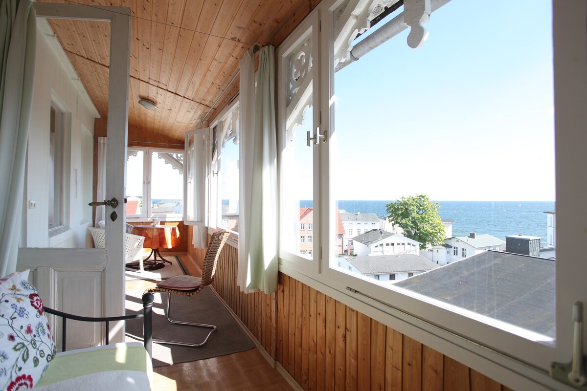 可欣赏阳台和海景的Maria VM 8别墅