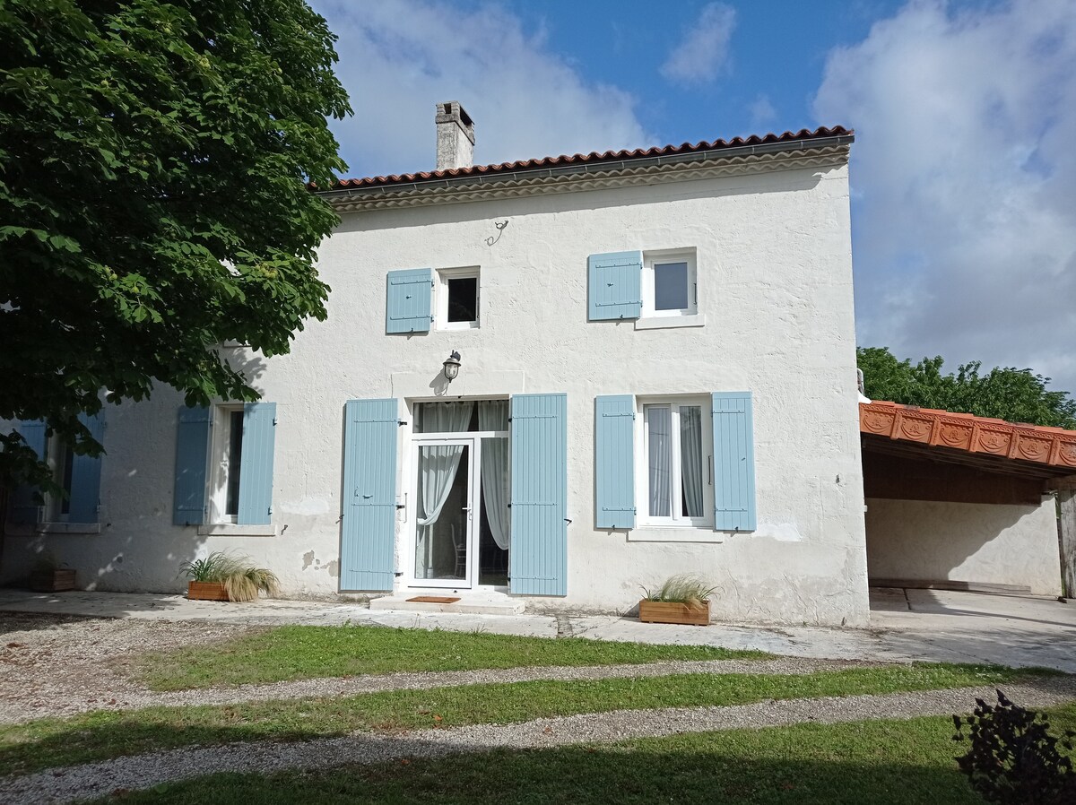 Gîte de l 'Abbaye ，带私人泳池、4间卧室和烧烤