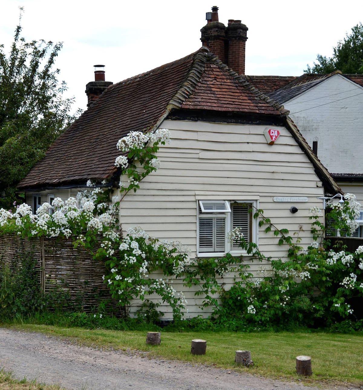 Dagley Cottage and Stable - Shalford