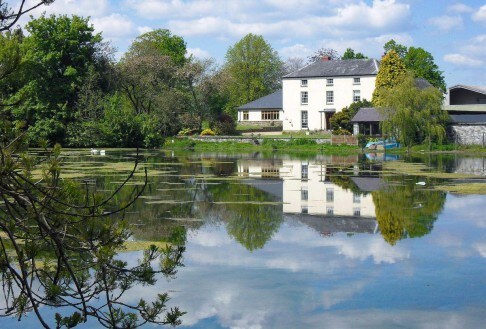 Hindwell Farmhouse, with private Lake & Hot Tub